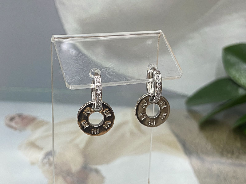 Серьги 1958004300055: цена 650 рублей.