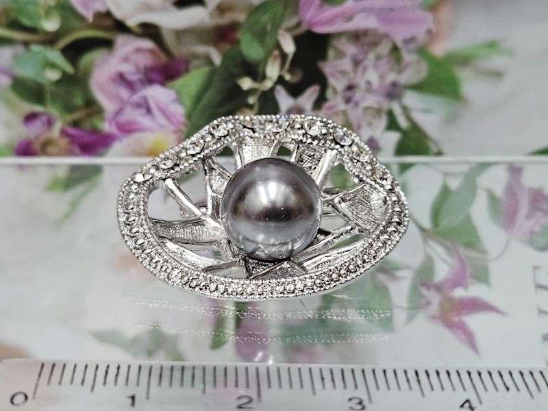 Брошь 2235006500058: цена 330 рублей.