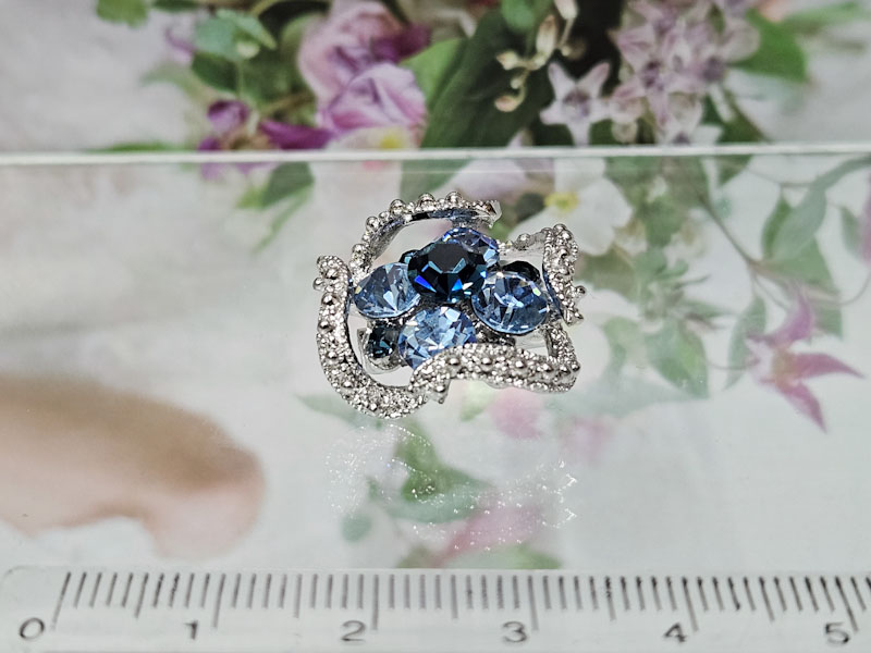 Брошь 1720006500098: цена 200 рублей.