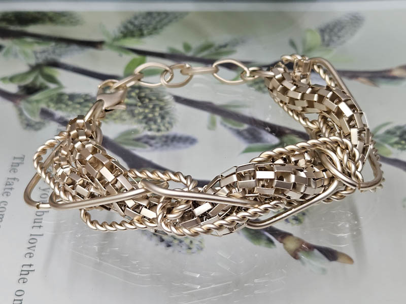 Браслет 1427006500034 Браслет 1427006500034: цена 1475 рублей.