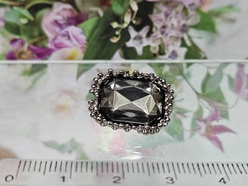 Брошь 1269006500085: цена 215 рублей.