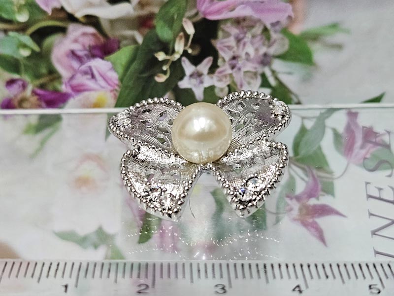 Брошь 2235006500027: цена 330 рублей.