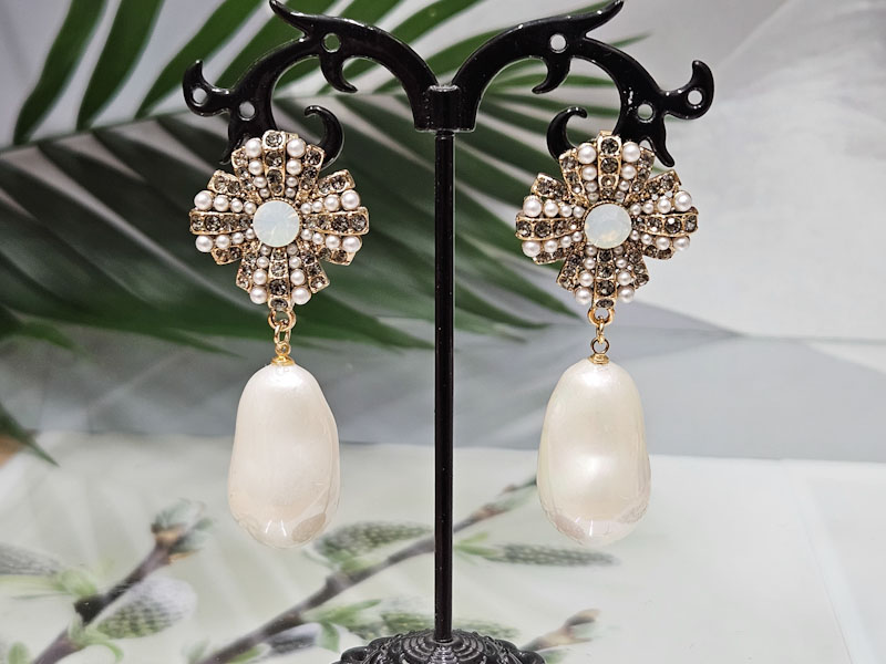 Серьги 1396006500088 Серьги 1396006500088: цена 1640 рублей.