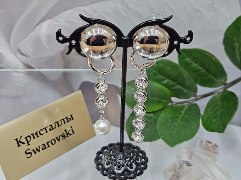 Серьги 1554008300222: цена 1810 рублей.