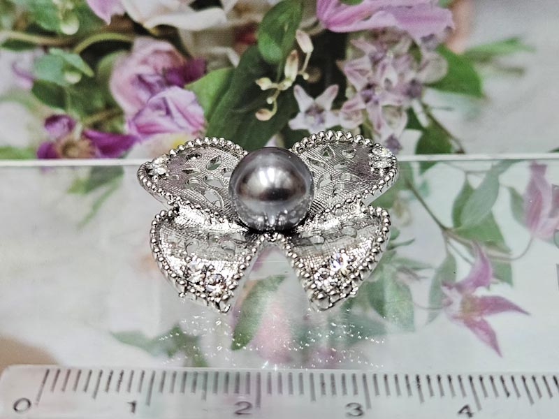 Брошь 2235006500034: цена 330 рублей.