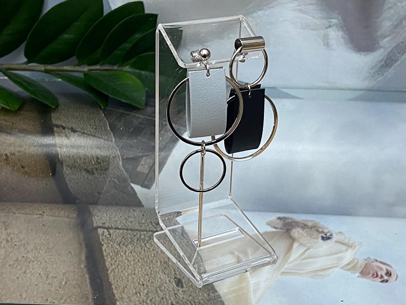 Серьги 1588006500032 Серьги 1588006500032: цена 540 рублей.