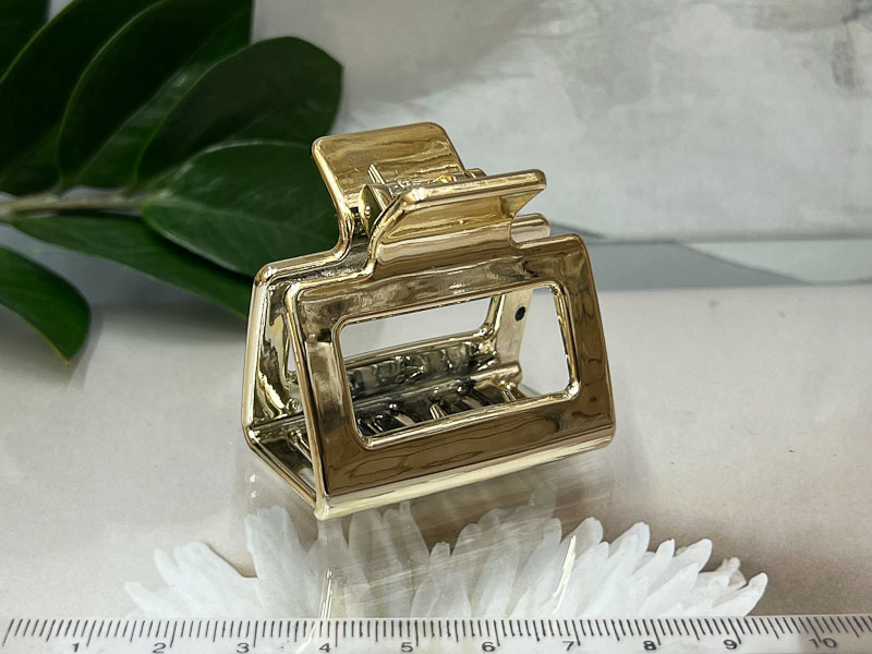 Заколка 1085005600010: цена 265 рублей.