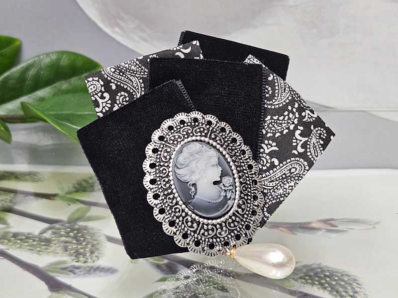 Брошь 1265002600064: цена 740 рублей.