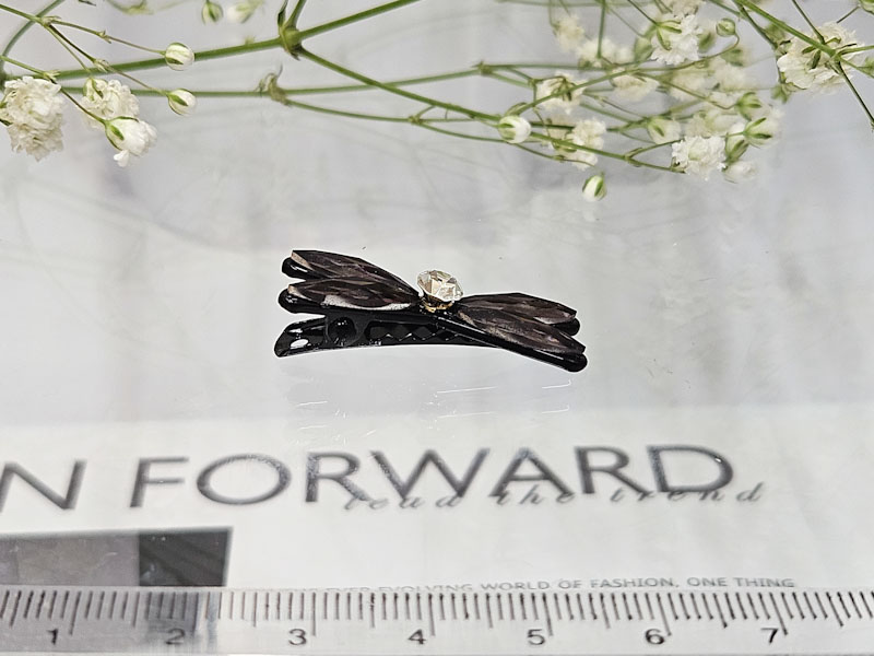 Заколка 1107005600026: цена 135 рублей.