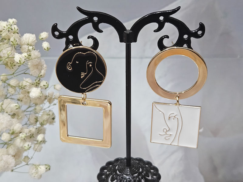 Серьги 2246026600062: цена 700 рублей.