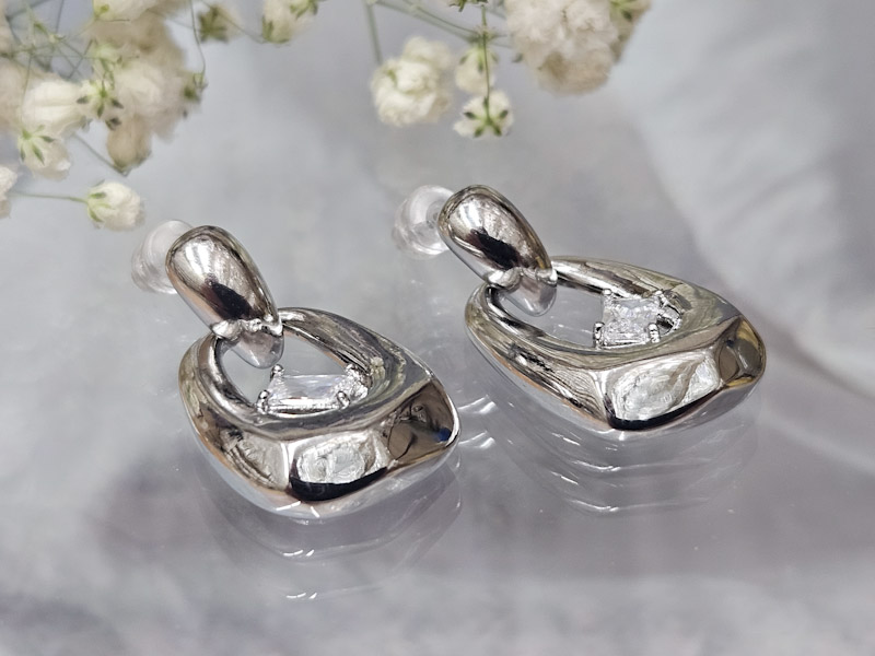 Серьги 2244026600273: цена 440 рублей.