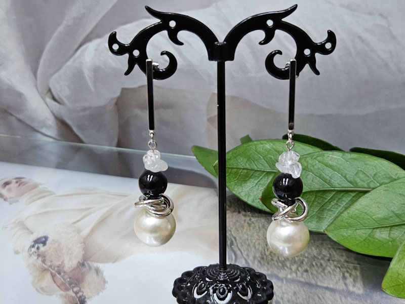 Серьги 1588002600033: цена 575 рублей.