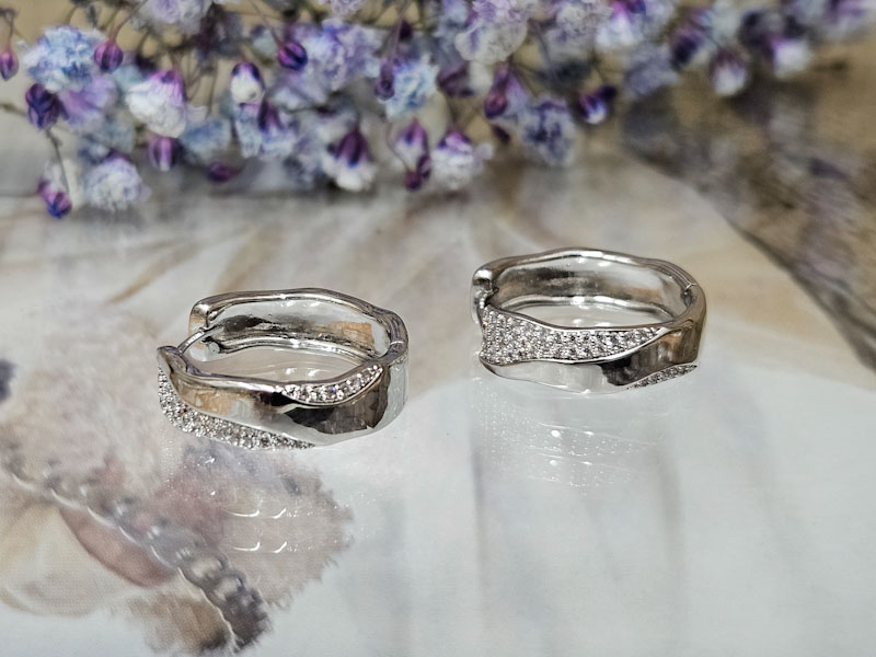 Серьги 2247026600106: цена 660 рублей.