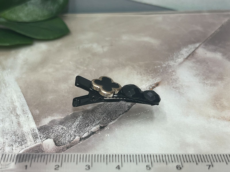 Заколка 1025001600393: цена 100 рублей.