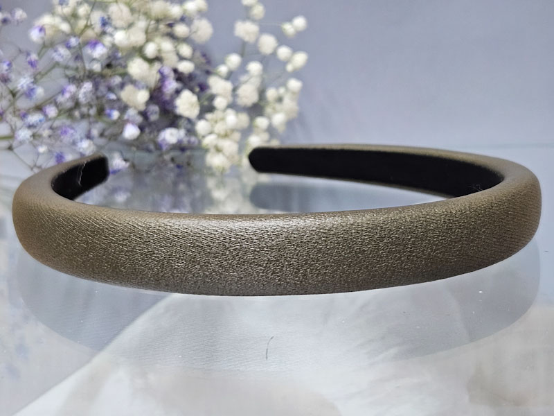 Ободок 2036001600381: цена 250 рублей.