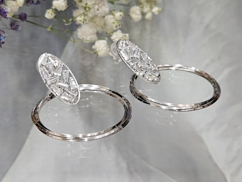 Серьги 2248026600035: цена 425 рублей.