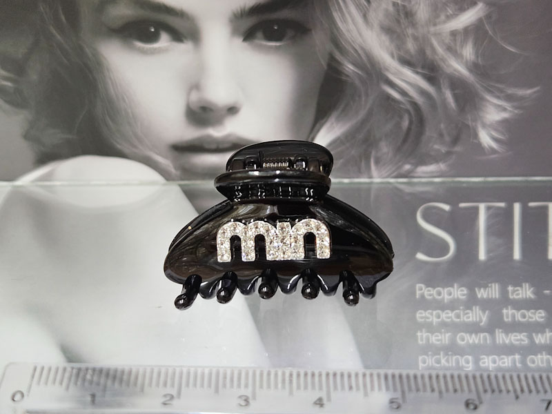 Заколка 1866001600576: цена 165 рублей.