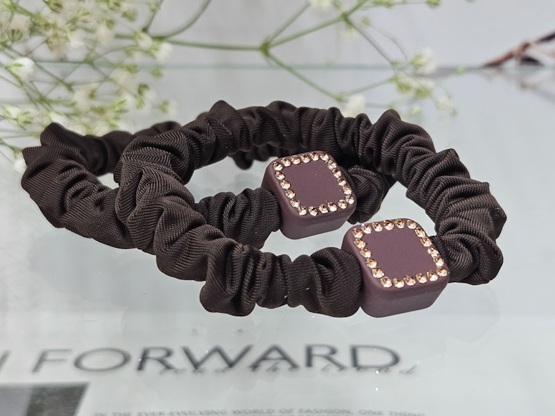 Резинка 2138001600047: цена 100 рублей.