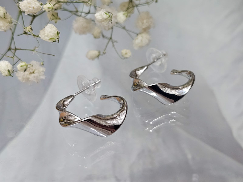 Серьги 2243026600054: цена 360 рублей.