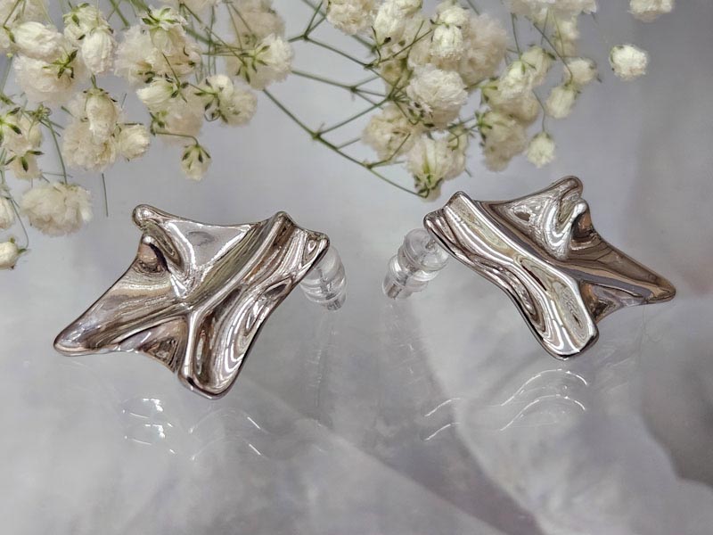 Серьги 2244026600259: цена 475 рублей.