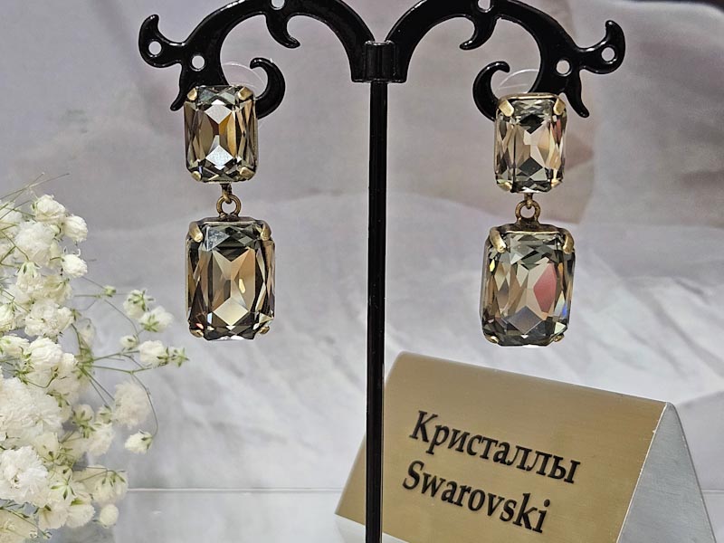 Серьги 1448002600306: цена 985 рублей.