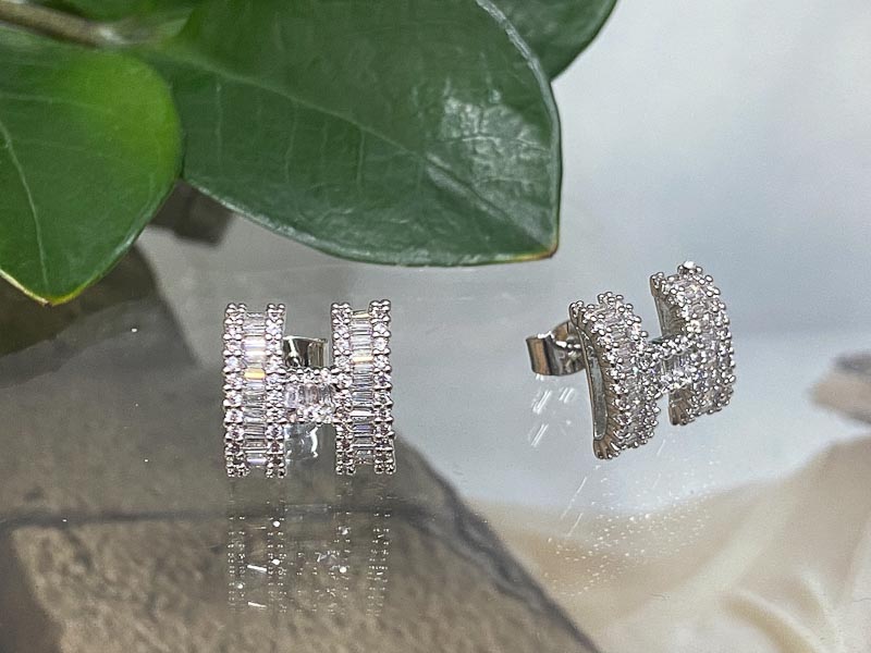 Серьги 1158004300035: цена 810 рублей.