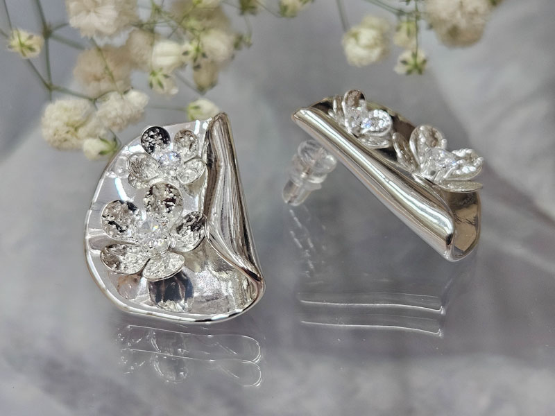 Серьги 2244026600242: цена 525 рублей.