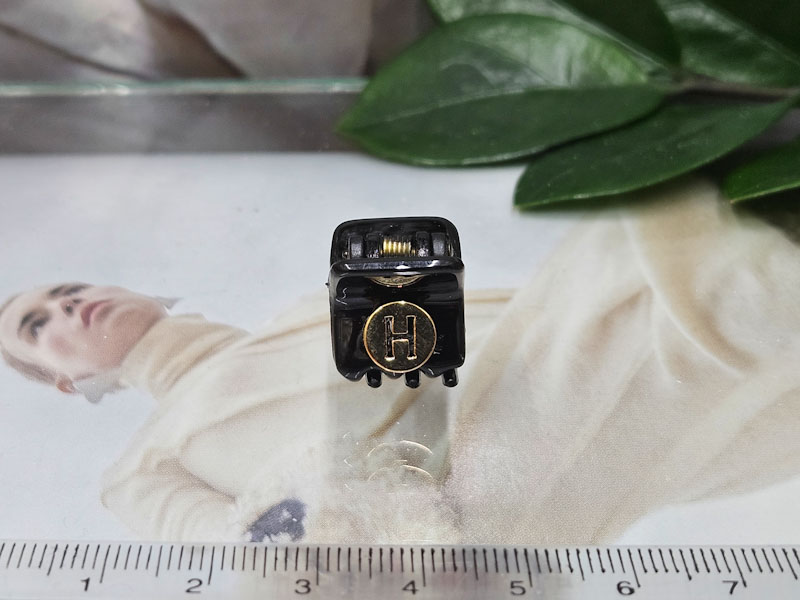 Заколка 1866001600194: цена 135 рублей.