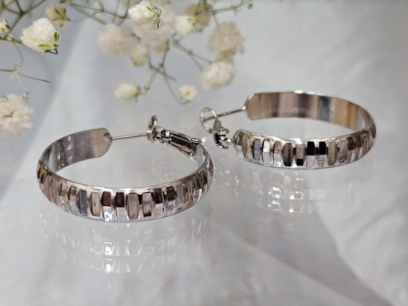 Серьги 2243026600412: цена 390 рублей.