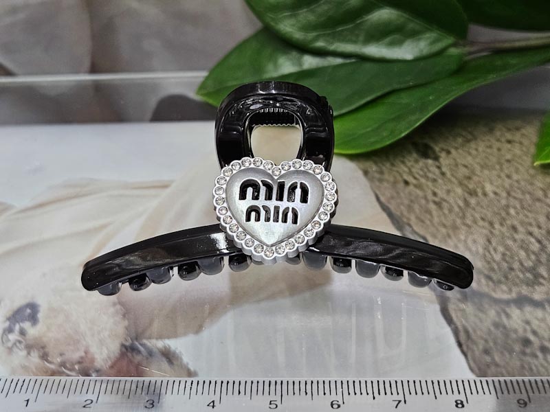 Заколка 1866001600798: цена 165 рублей.