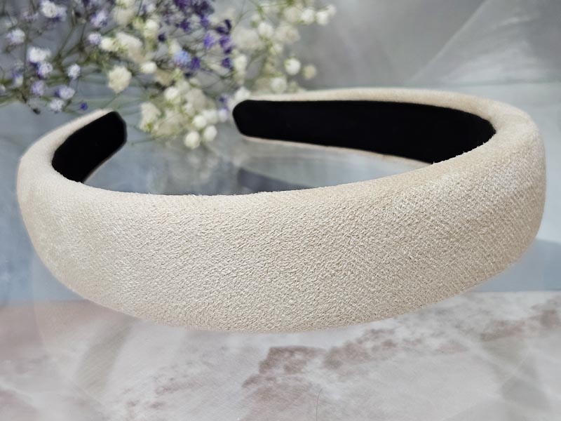 Ободок 2036001600091: цена 250 рублей.