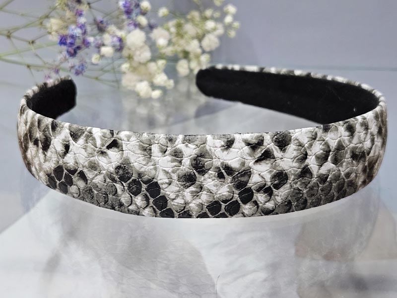 Ободок 1226001600325: цена 200 рублей.