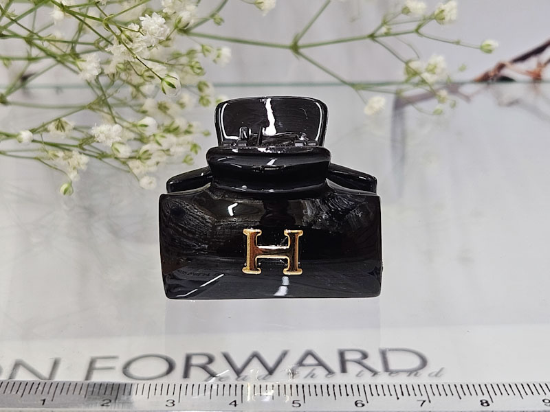 Заколка 1310001600451: цена 165 рублей.