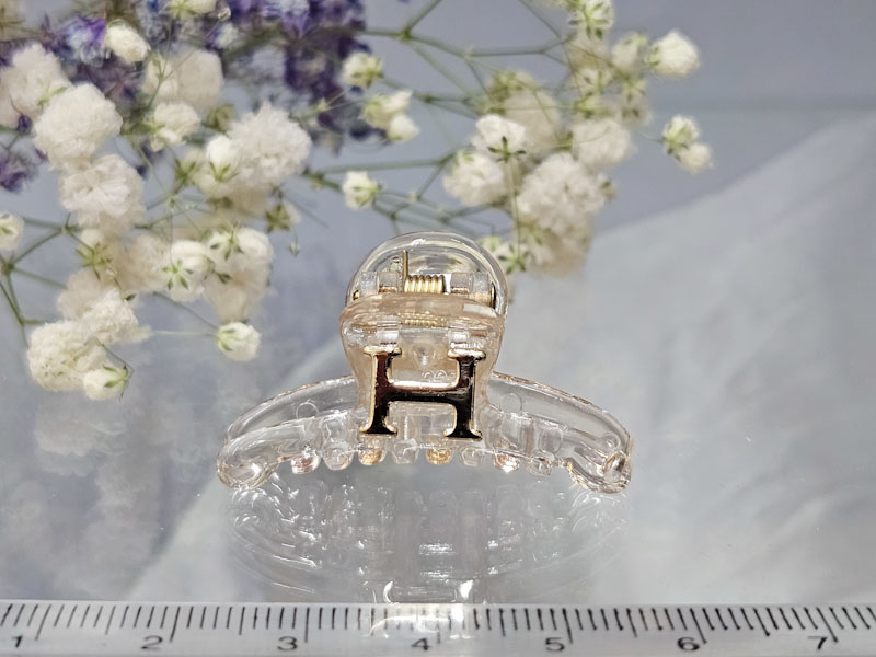 Заколка 1743001600419: цена 100 рублей.