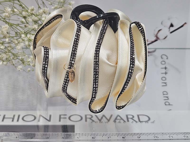 Заколка 1149001600068: цена 740 рублей.