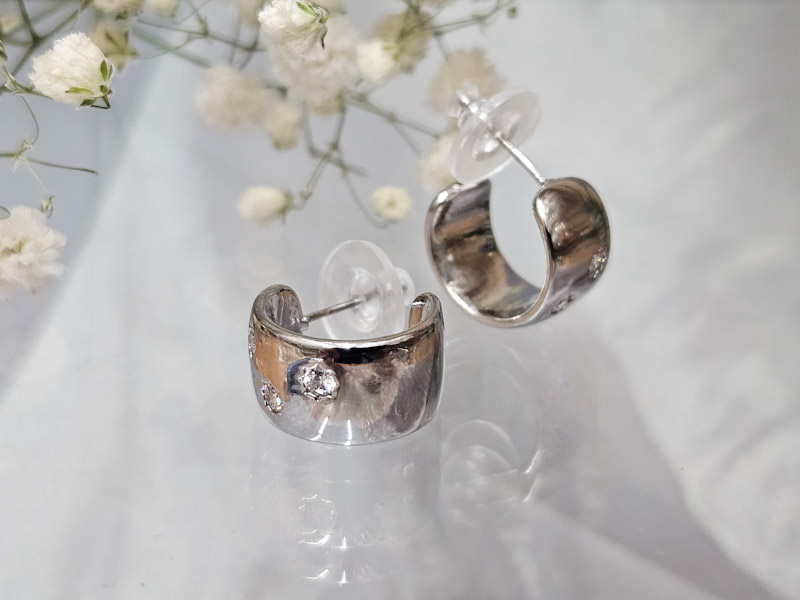 Серьги 2243026600184: цена 355 рублей.