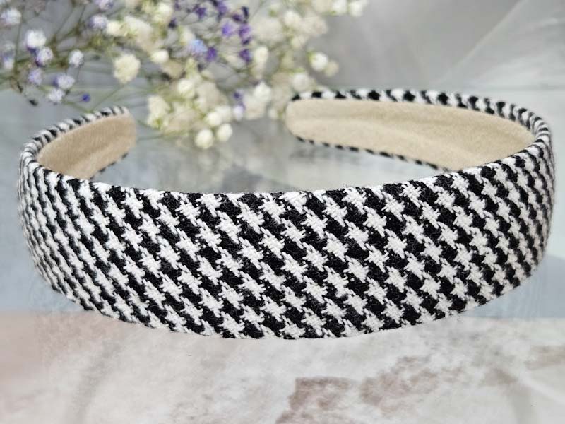 Ободок 2036001600305: цена 200 рублей.