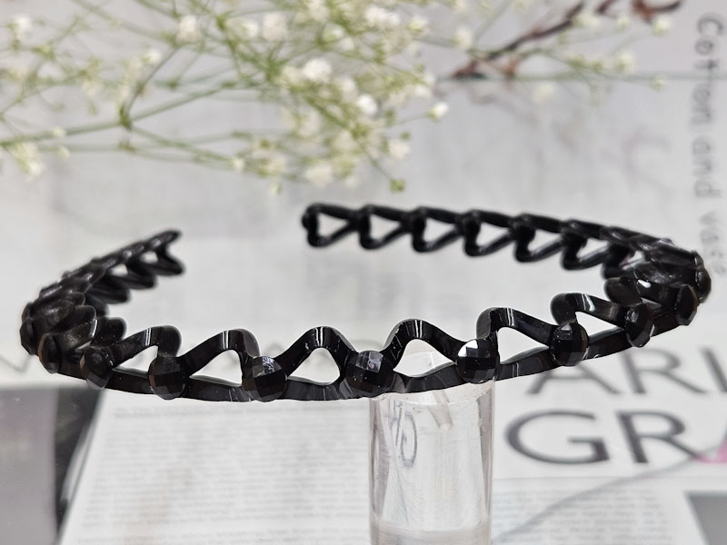 Ободок 1107001600174: цена 215 рублей.