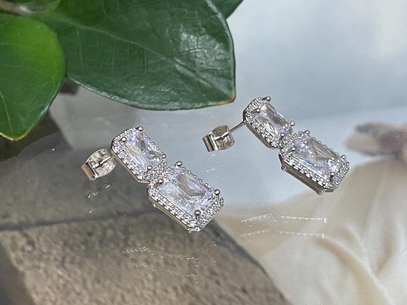 Серьги 1158004300042: цена 810 рублей.