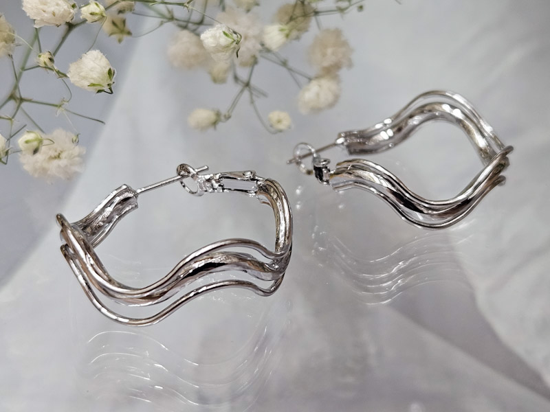 Серьги 2243026600016: цена 480 рублей.