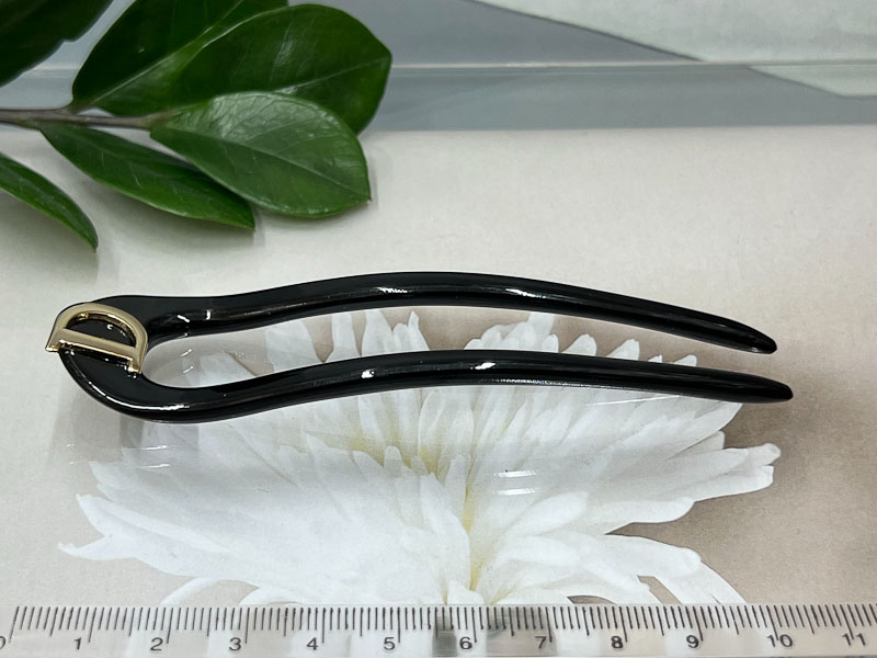 Заколка 1045001600094: цена 200 рублей.