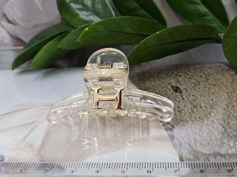 Заколка 1743001600044: цена 115 рублей.