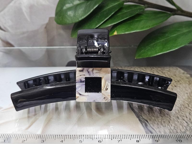 Заколка 1915001601813: цена 265 рублей.