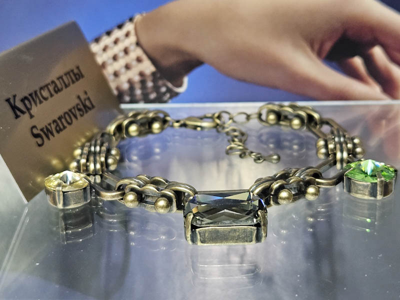 Браслет 1448002600375: цена 1475 рублей.