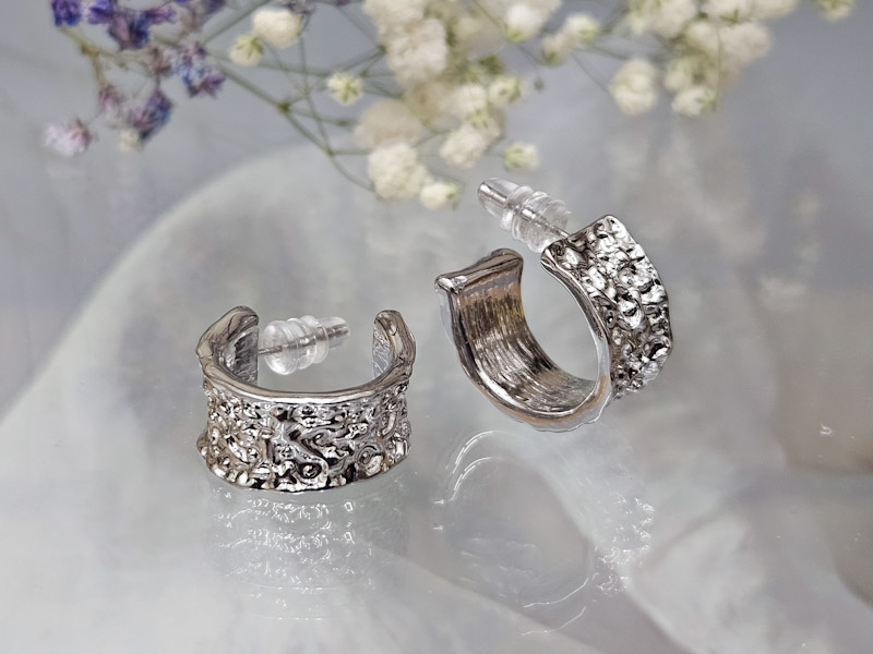 Серьги 2244026600334: цена 475 рублей.