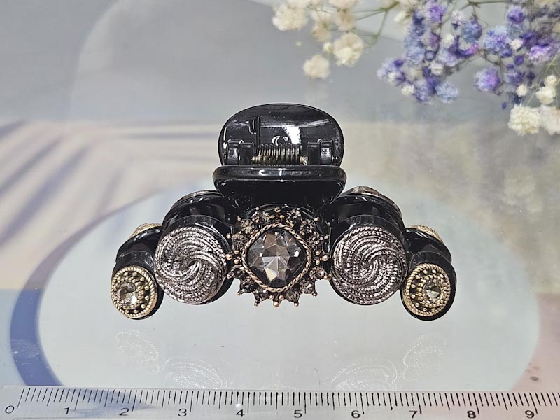 Заколка 1915003600210: цена 495 рублей.