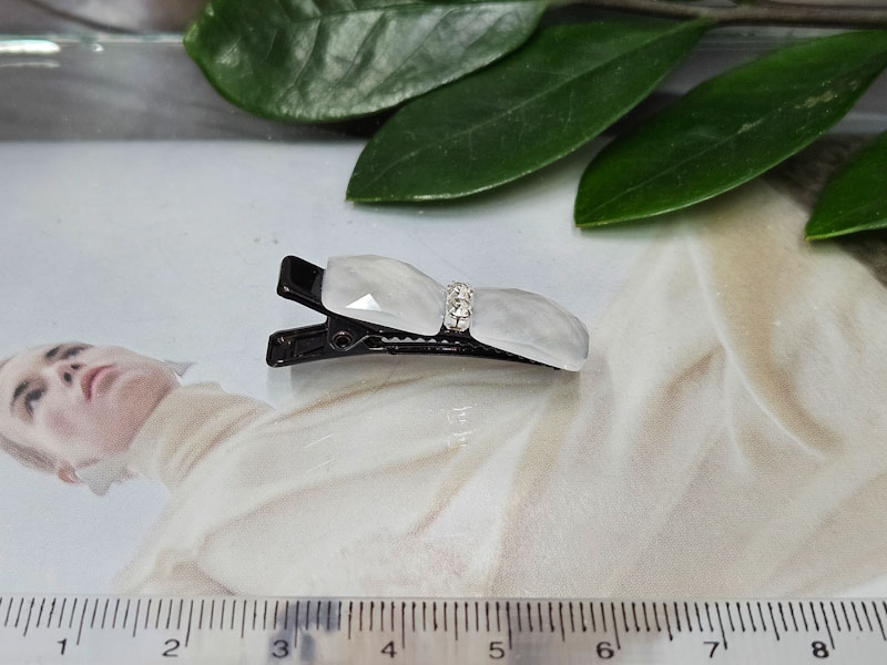 Заколка 1025001600379: цена 100 рублей.