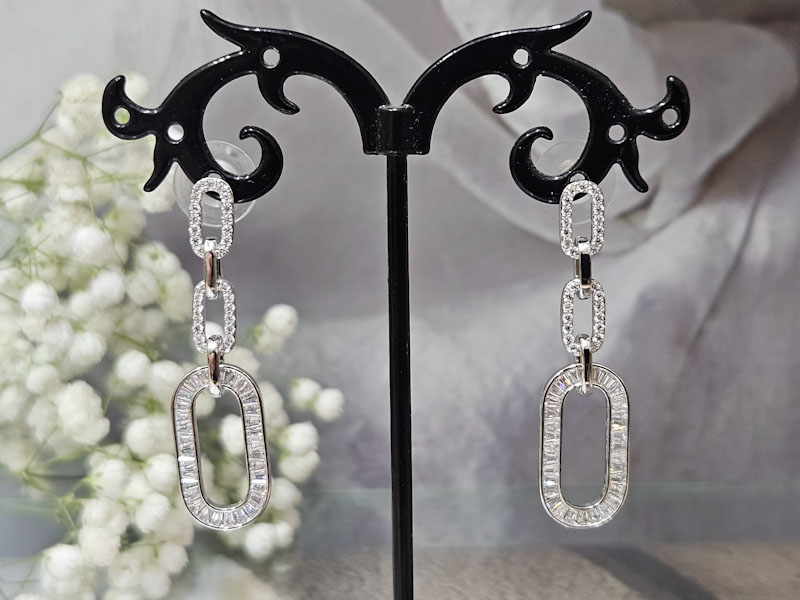 Серьги 2247026600083: цена 785 рублей.