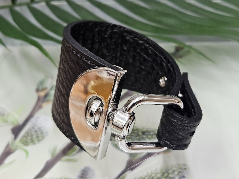 Браслет 2193002600120: цена 1475 рублей.