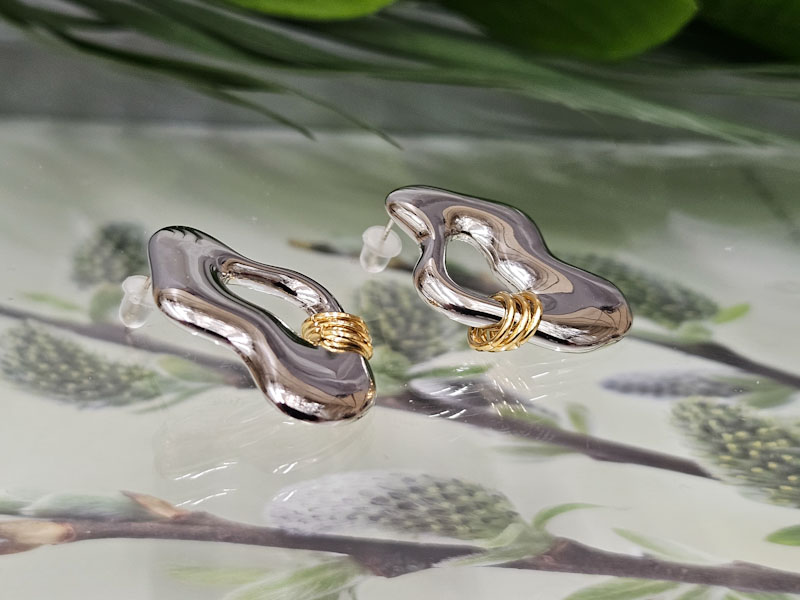 Серьги 2209002600029: цена 740 рублей.